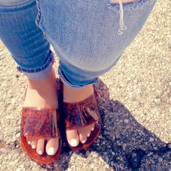 NEW! Hot-Girl-Summer Jelly Slides - Picture 3 of 4